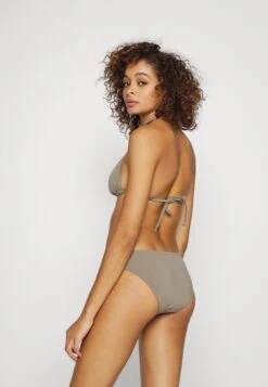 Bruno Banani Triangle Set - Bikini - Stone 11 Bruno Banani Triangle Set - Bikini - Stone -Kleding Discountwinkel 045f472a6ef24724a24e706526954544