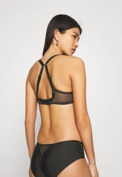 Chantelle Chic Essential Spacer - Beugel Bh - Schwarz -Kleding Discountwinkel 0a772ffc75f842f594a477e8f05ea9ee