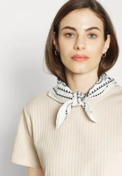 Top Skirt Set - Kokerrok - 003 - Off-White -Kleding Discountwinkel 17d77307363e48c6bd680b42cdfb7bf7