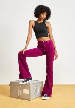 Lee Breese - Flared Jeans - Foxy Violet -Kleding Discountwinkel 1c7ae8807edc4faab5e72715980be70e