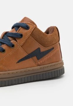 Friboo Sneakers Laag - Cognac -Kleding Discountwinkel 20afb5dee7a144bbafa4da6f4730be3e