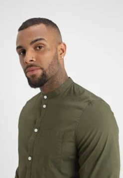 Pier One Muscle Fit Stand- Overhemd - Oliv -Kleding Discountwinkel 259eaf52e4d4427a96fee394df68933f