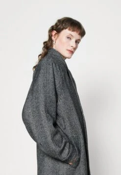 Gestuz Farren Coat - Mantel - Black/White 11 Gestuz Farren Coat - Mantel - Black/White -Kleding Discountwinkel 38d1ca97c4c044d1801280b582a49b06