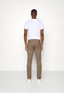 Pier One Chino - Brown 9 Pier One Chino - Brown -Kleding Discountwinkel 3b1a04b6cea3448cbd280175ba3b1e46