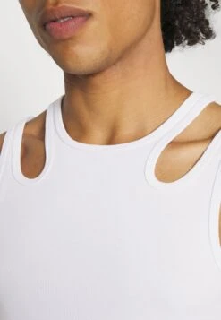 YOURTURN Unisex - Top - White 13 YOURTURN Unisex - Top - White -Kleding Discountwinkel 4481c7c0d47a4d83b26aed8753b9f6ab