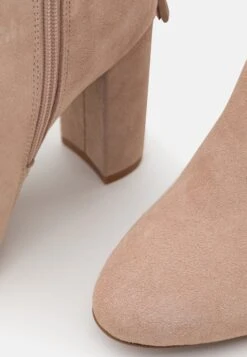 Leather - Laarzen Met Hoge Hak - Beige 13 Leather - Laarzen Met Hoge Hak - Beige -Kleding Discountwinkel 46cb7ba4b24644c79690a3cae899d54e