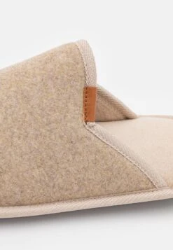 Pier One Pantoffels - Beige -Kleding Discountwinkel 4bb8e183218649be8d160cd154643fa0