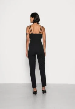 Wal G Nikita Cut Out - Jumpsuit - Black 9 Wal G Nikita Cut Out - Jumpsuit - Black -Kleding Discountwinkel 523f9beaa4bf46c587d614163cad1190
