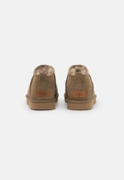 Ugg Korte Laarzen - Marrone -Kleding Discountwinkel 55d033a2145a4c5d840dfd15f0ca981f