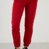 LELA Slim Fit - Trainingsbroek - Red -Kleding Discountwinkel 64c4a1b1b7234077af7625a6052603d6