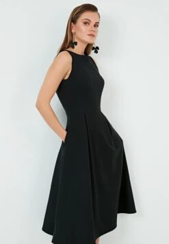 LELA Crew Neck Pleated Midi - Cocktailjurk - Black 8 LELA Crew Neck Pleated Midi - Cocktailjurk - Black -Kleding Discountwinkel 6e9ae0d79729410a8c52ceeb2264a85a