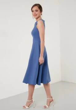 LELA Crew Neck Pleated Midi - Cocktailjurk - Indigo 9 LELA Crew Neck Pleated Midi - Cocktailjurk - Indigo -Kleding Discountwinkel 7187f531871d4180b95ff0ebec18d0d6