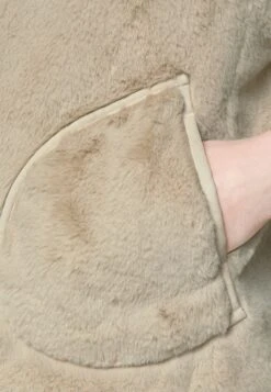 MARC CAIN Bodywarmer - Almond Milk -Kleding Discountwinkel 7cd14e8ad6fe4834a01639b80fc13efe