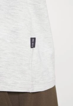 Pier One 5 Pack - T-Shirt Basic - Light Grey - 101_White - 001_Green - 602 -Kleding Discountwinkel 7d13067417124de684e97c638550a94b