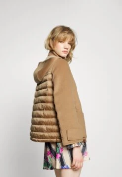 MAX & Co. Mela - Jas - Camel -Kleding Discountwinkel 8056b74b2f7c46e4b4b947a86cb044e6