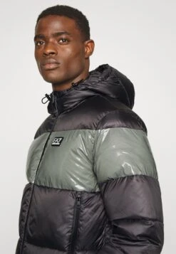 EA7 Emporio Armani Jacket - Winterjas - Black -Kleding Discountwinkel 811cadeb298e43d79cd9759bc9828f6c