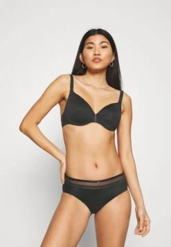 Chantelle Chic Essential Spacer - Beugel Bh - Schwarz -Kleding Discountwinkel 83902094682049a7ac6d048145b4f49c