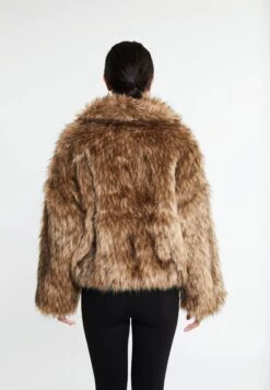 Faina Dulcey - Winterjas - Braun -Kleding Discountwinkel 85a8217e007644a8a56b4a449d8f6042