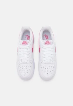 Nike Sportswear W Air Force 1 07 Ess Trnd - Sneakers Laag - White/Desert Berry -Kleding Discountwinkel 87301f0977bd4de993421f7daecdfbff