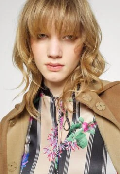 MAX & Co. Mela - Jas - Camel -Kleding Discountwinkel 8d57191a3c3d443a89c269569ff211a4