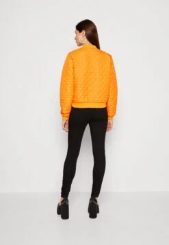 Noisy May Nmvivi- Bomberjacks - Vibrant Orange -Kleding Discountwinkel 904cb314623d43ab96b554a2d22b95ac