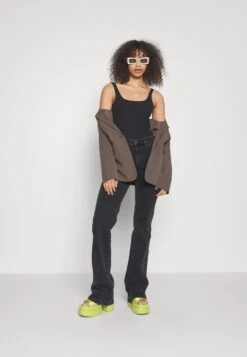 Flared Jeans - Black Denim -Kleding Discountwinkel 91f71ed66d66477a9bb88a3634ef7a62