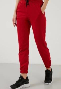 LELA Slim Fit - Trainingsbroek - Red -Kleding Discountwinkel 941f1ab7945a4fdc8dd45bde81ea7bf7