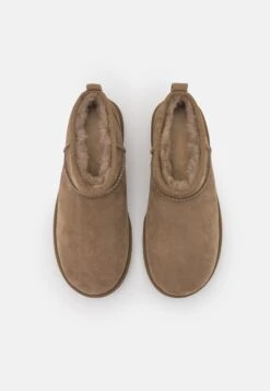 Ugg Korte Laarzen - Marrone -Kleding Discountwinkel 9451e972d49640cc8697301a538f79e4