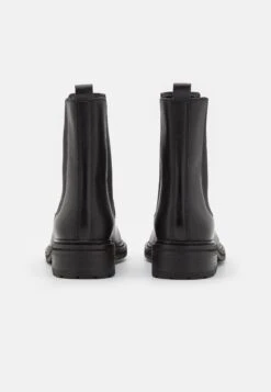 Clarks Tilham Chelsea - Korte Laarzen - Black 11 Clarks Tilham Chelsea - Korte Laarzen - Black -Kleding Discountwinkel 9da2bef0b57c4b82873c70bc0977f37d