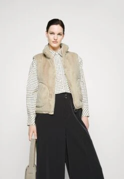 MARC CAIN Bodywarmer - Almond Milk -Kleding Discountwinkel ad621ce4c72d4b3581aef5582d347dab