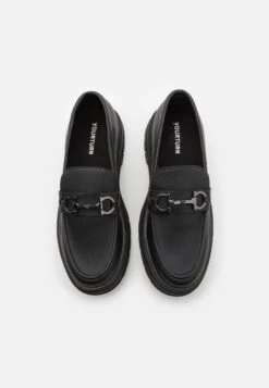 YOURTURN Unisex - Instappers - Black -Kleding Discountwinkel b09b6a3da6c44aa49d29eebb84ada7a9