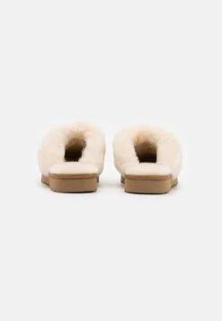 Ugg Cozy - Pantoffels - Cream 11 Ugg Cozy - Pantoffels - Cream -Kleding Discountwinkel b5571a74f6324f21a1659713442b57c9