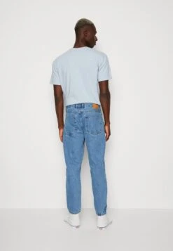 Redefined Rebel Kyoto - Relaxed Fit Jeans - Mid Blue 10 Redefined Rebel Kyoto - Relaxed Fit Jeans - Mid Blue -Kleding Discountwinkel b6500c6f00304540b967423306618b51