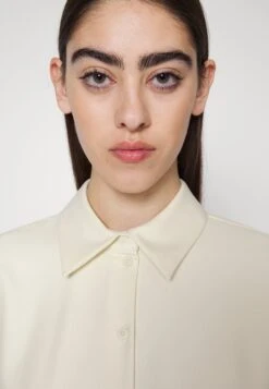 DRYKORN Cloelia - Blouse -Off White 11 DRYKORN Cloelia - Blouse -Off White -Kleding Discountwinkel bebbb1b52b314209b3098035ea56568d