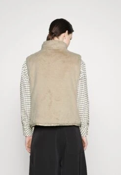 MARC CAIN Bodywarmer - Almond Milk -Kleding Discountwinkel c0af58d728c5438988a3c75553ac1b7b