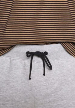 Pier One 2 Pack - Shorts -Light Grey /Black -Kleding Discountwinkel c4d577d8c6314b53bc4b281d9e735af0