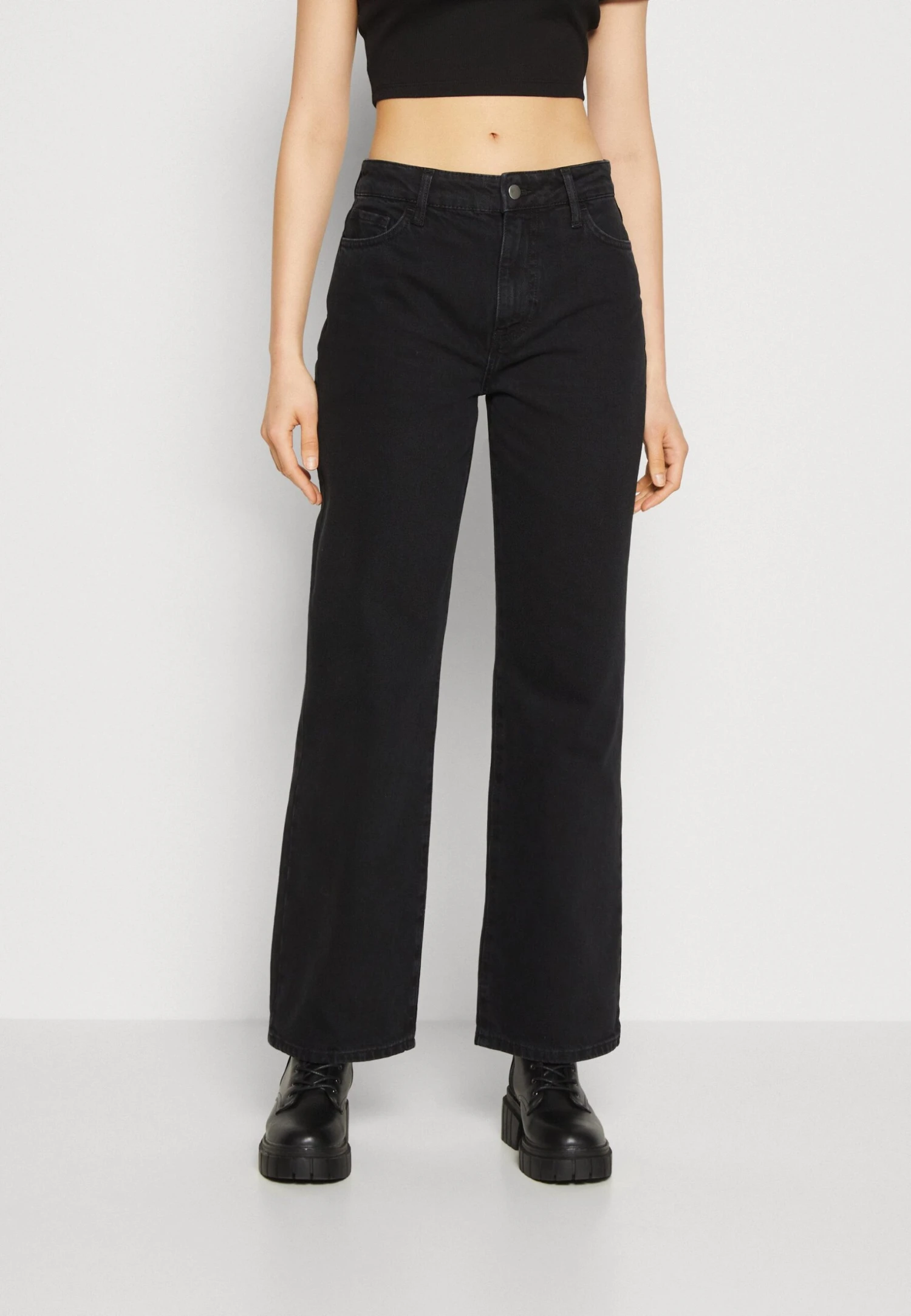 Even&Odd Relaxed Fit Jeans - Black Denim 3 Even&Odd Relaxed Fit Jeans - Black Denim