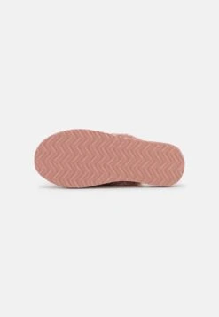 Even&Odd Pantoffels - Pink -Kleding Discountwinkel c6654783d44542ca99ee4b5edcc1deed