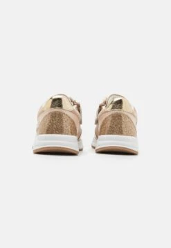 Friboo Disney Minnie Mouse - Sneakers Laag - Rose Gold -Kleding Discountwinkel d240e02a04b44521a75d7b9305624356