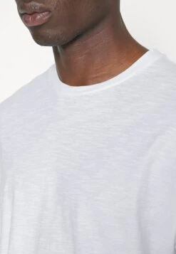 DRYKORN Eros - T-Shirt Basic - White -Kleding Discountwinkel d39c06f4781743448f30018aac51f288