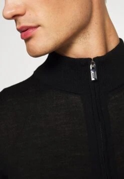 Emporio Armani Cardigan - Vest - Nero -Kleding Discountwinkel d5612eba4c3f4a99b6b7e862d14b206b