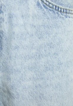 BERSHKA Vintage - Straight Leg Jeans - Light Blue 13 BERSHKA Vintage - Straight Leg Jeans - Light Blue -Kleding Discountwinkel d6e839b15c9248f9a7f720b5a4856a5d