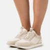 Tamaris Sneakers Laag - Cream -Kleding Discountwinkel d9261af540304e8da6c9f5610b02b230