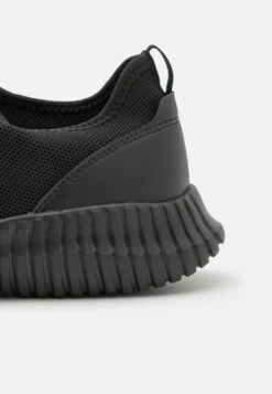 Pier One Sneakers Laag - Black -Kleding Discountwinkel da21a0204b9943a1b0a5be03e6d2430f