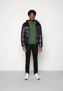 Racer Logo Puffer Jacket - Winterjas - Black -Kleding Discountwinkel da3bc8dba5e24eeca3367bafda6b664b