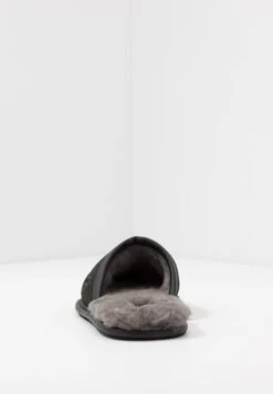 Ugg Scuff - Pantoffels - Black -Kleding Discountwinkel da757aff0ffe4030af4ba8238bcf11e5