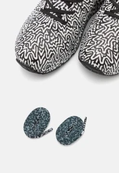 Uno - Sneakers Laag - Black/White -Kleding Discountwinkel e15017e786444988a9e10e43c3562a1c