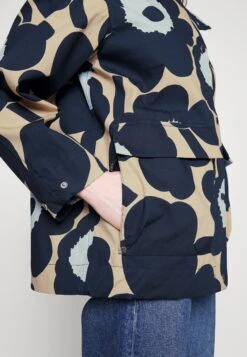 Marimekko Magna Unikko Coat - Parka - Dark Blue, Light Yellow -Kleding Discountwinkel e5527f31f0ab4692b7590207774b64f0