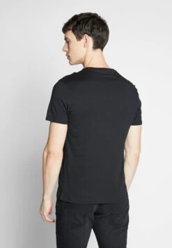 Pier One 3 Pack - T-Shirt Basic - Black/White/Blue 10 Pier One 3 Pack - T-Shirt Basic - Black/White/Blue -Kleding Discountwinkel e7497b751f8c4bd498980e2ffe8f6ae0