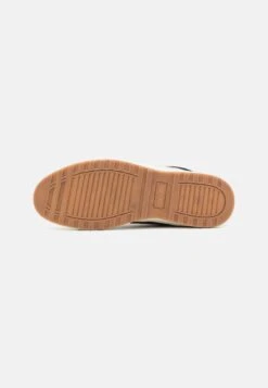 Pier One Sneakers Hoog - Cognac -Kleding Discountwinkel eafa0ed86a51400d8543561b89d4c2c7